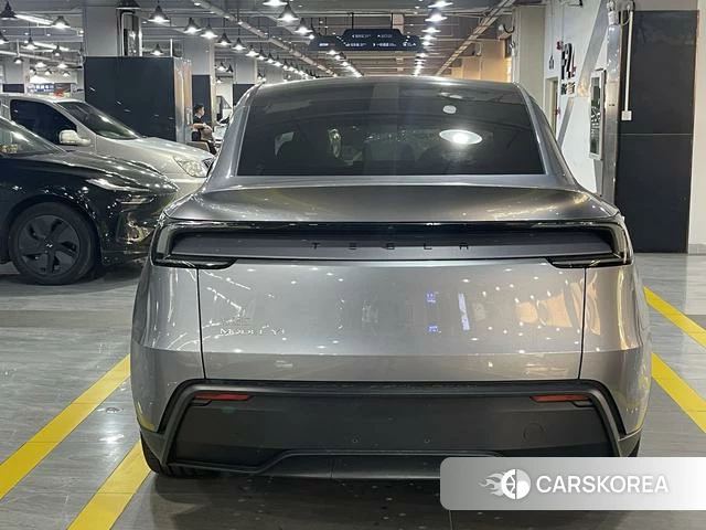 Tesla Model Y 2026 Серебристо-серый из Китая, фото 5