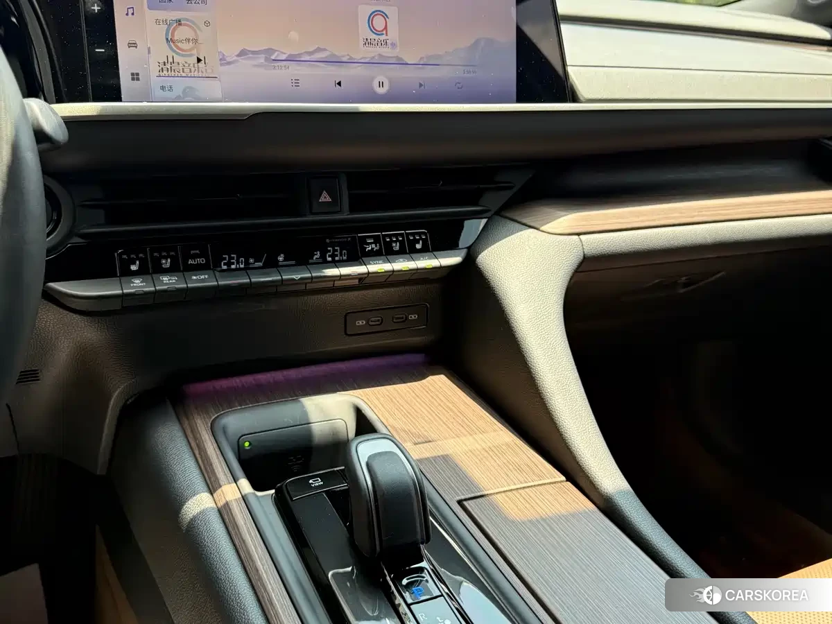 Toyota Crown 2025 Черный из Китая, фото 5