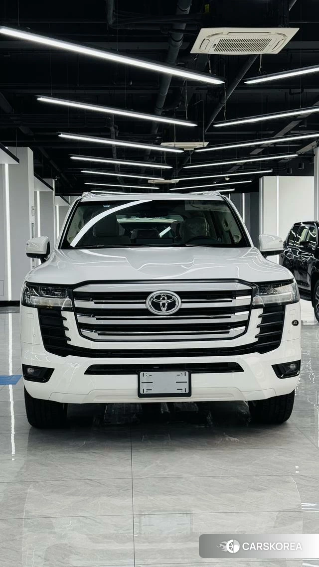 Toyota Land Cruiser (imported) 2024 Белый из Китая, фото 5