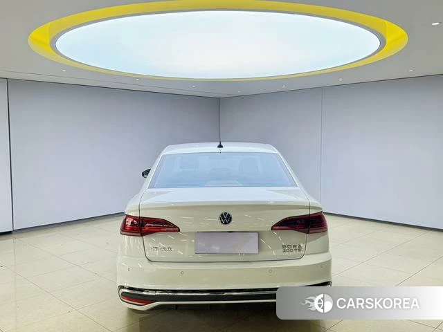 Volkswagen Bora 2023 Белый из Китая, фото 5