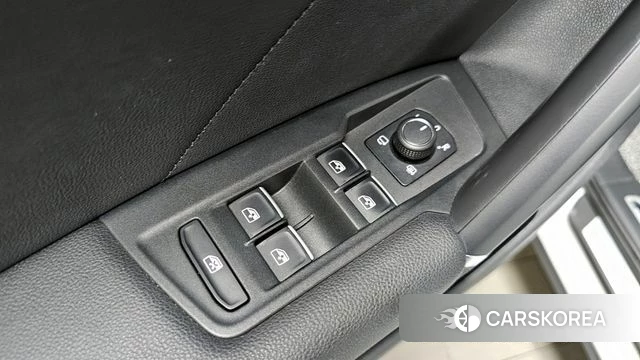 Volkswagen Tiguan second Generation 2018 Белый из Кореи, фото 5