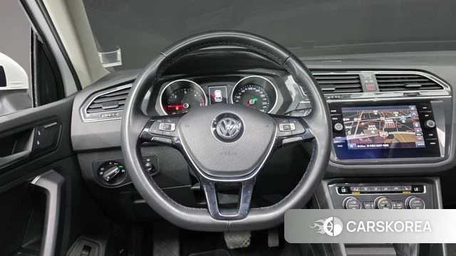 Volkswagen Tiguan second Generation 2019 Белый из Кореи, фото 5