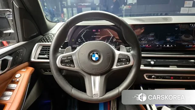 BMW X7 (G07) 2024 Светло-серебряный цвет из Кореи, фото 5