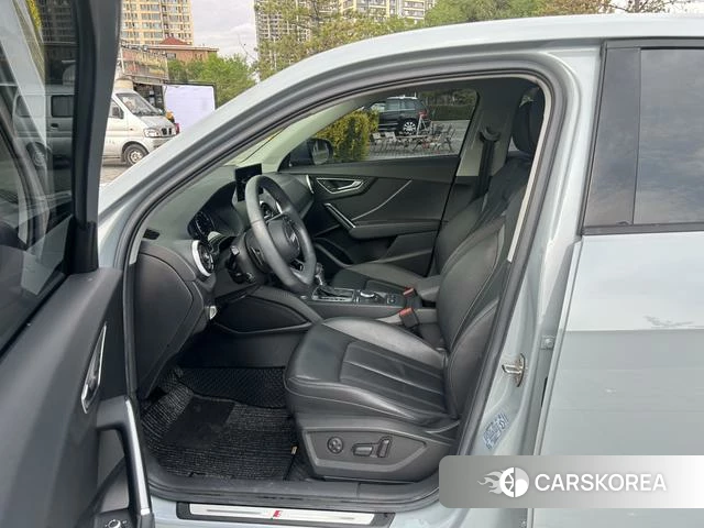 Audi Q2L 2022 Серебристо-серый из Китая, фото 5