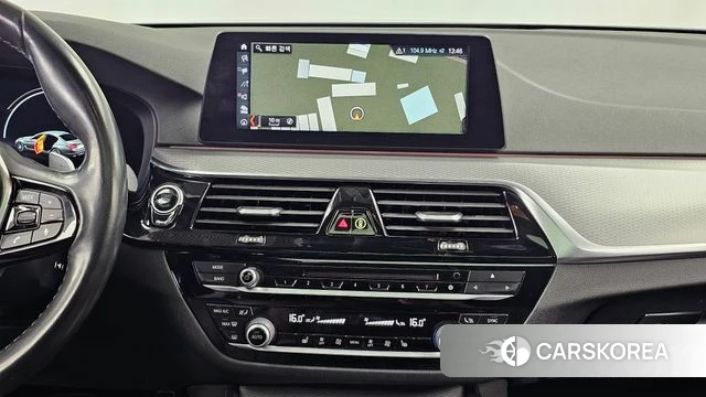 BMW 5 Series (G30) 2018 Серебристо-серый из Кореи, фото 5