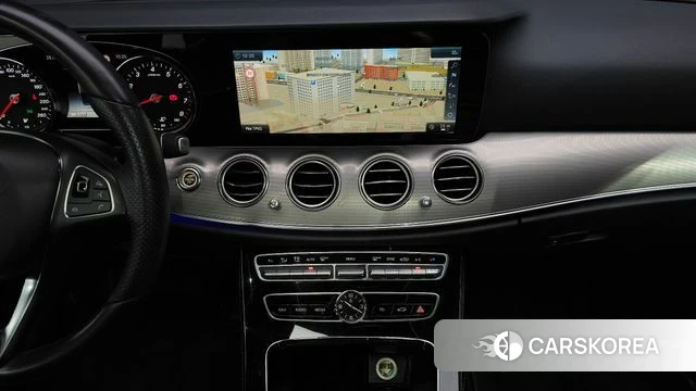 Mercedes-Benz E-Class W213 2018 Белый из Кореи, фото 5
