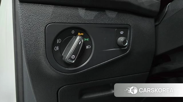 Volkswagen Tiguan second Generation 2018 Белый из Кореи, фото 5