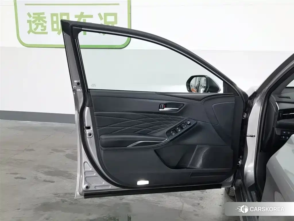 Toyota Avalon 2022 Silver/gray из Китая, фото 5