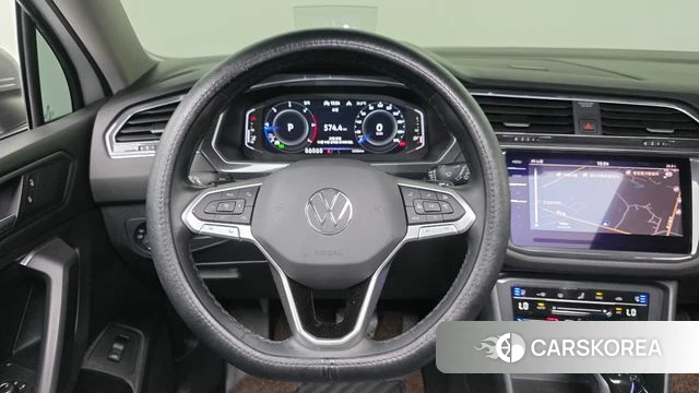 Volkswagen Tiguan Allspace 2023 Белый из Кореи, фото 5