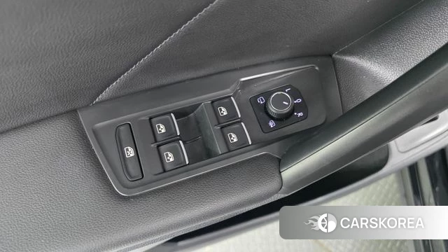 Volkswagen Tiguan Allspace 2022 Черный из Кореи, фото 5