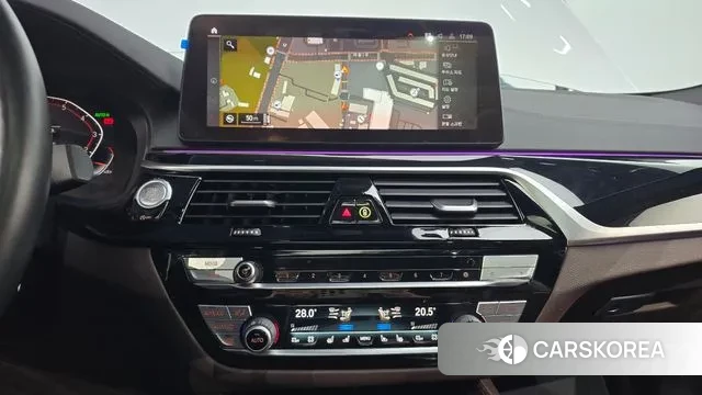 BMW 5 Series (G30) 2021 Белый из Кореи, фото 5