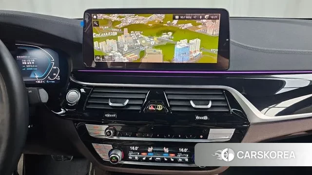 BMW 5 Series (G30) 2021 Белый из Кореи, фото 5