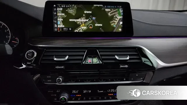 BMW 5 Series (G30) 2018 Белый из Кореи, фото 5