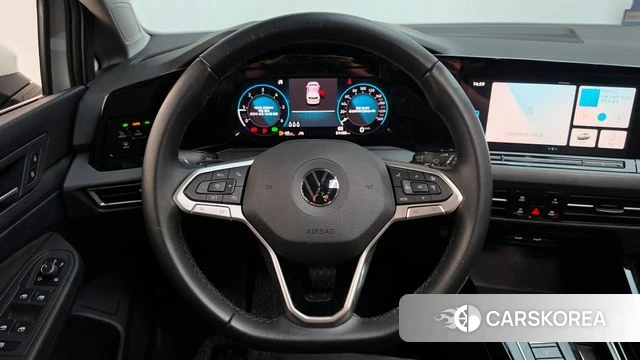 Volkswagen Golf 8th Generation 2023 Белый из Кореи, фото 5