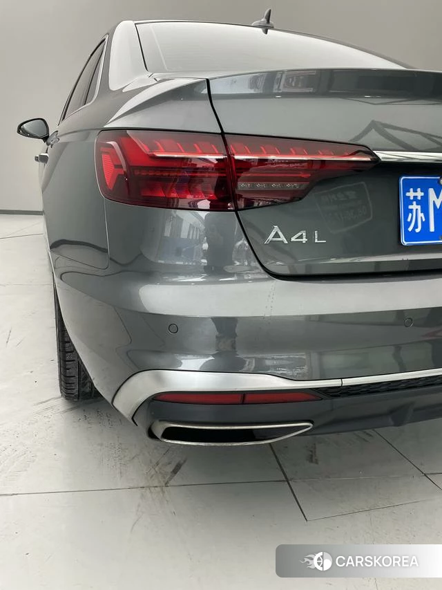 Audi A4L 2021 Темно-серый из Китая, фото 5