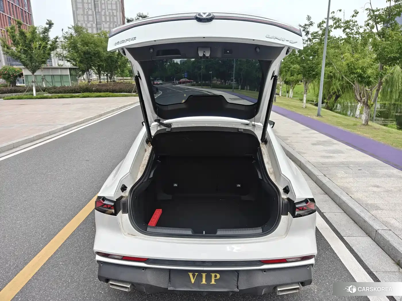 Chang'an Changan UNI-V 2024 Белый из Китая, фото 5