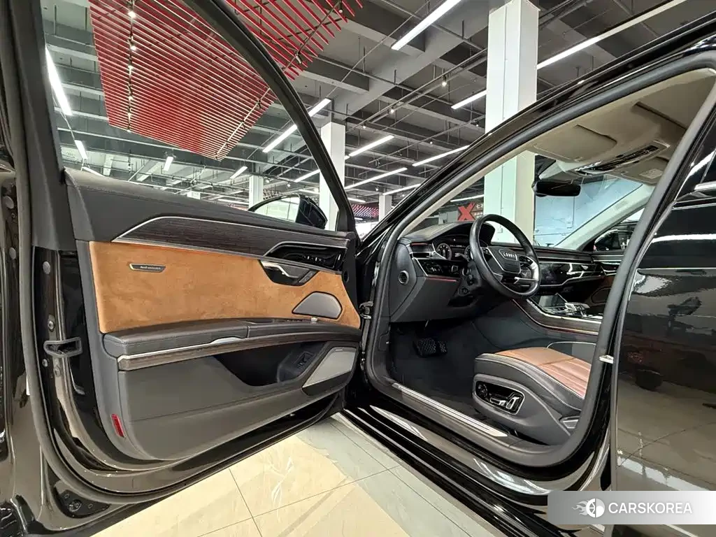 Audi A8 2022 Черный из Китая, фото 5