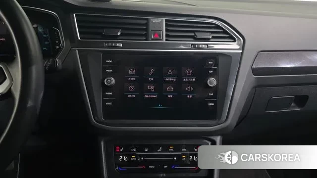 Volkswagen Tiguan second Generation 2022 Белый из Кореи, фото 5