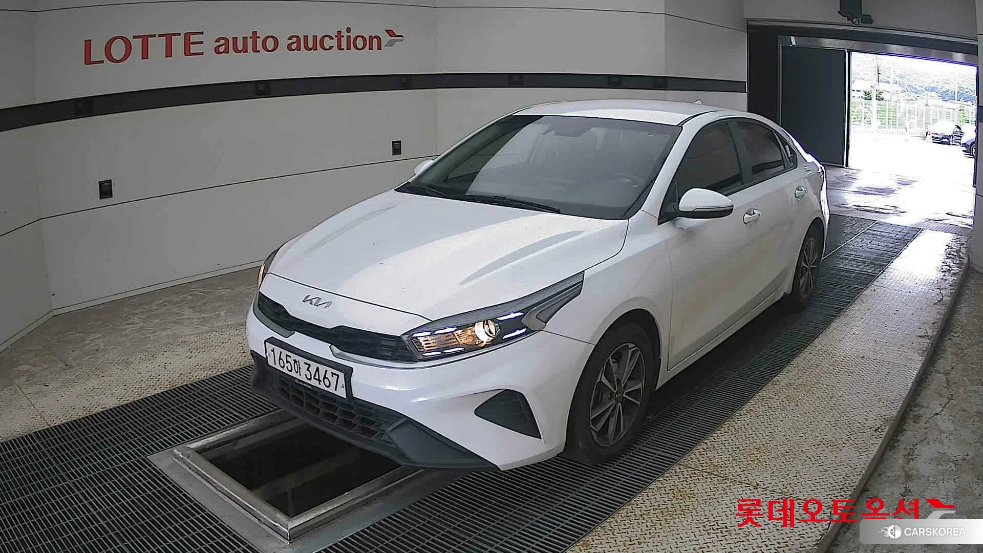 Kia K3 2022 Snow White Pearl из Кореи, фото 5