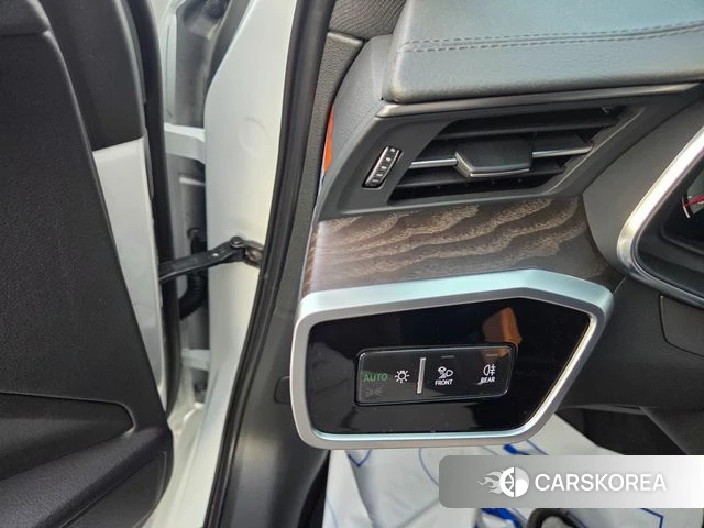 Audi A6 (C8) 2023 Белый из Кореи, фото 5