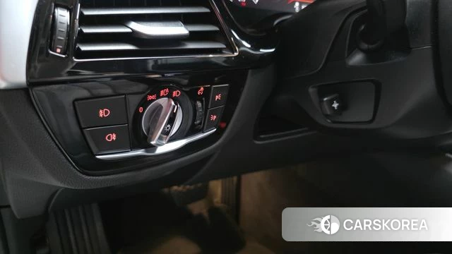 BMW 5 Series (G30) 2019 Белый из Кореи, фото 5