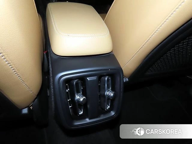 Volvo XC40 2022 Белый из Кореи, фото 5