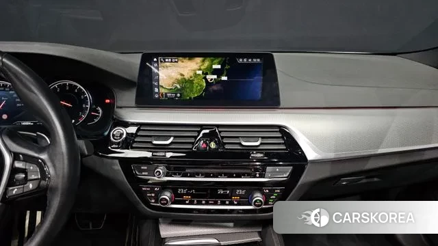 BMW 5 Series (G30) 2018 Белый из Кореи, фото 5