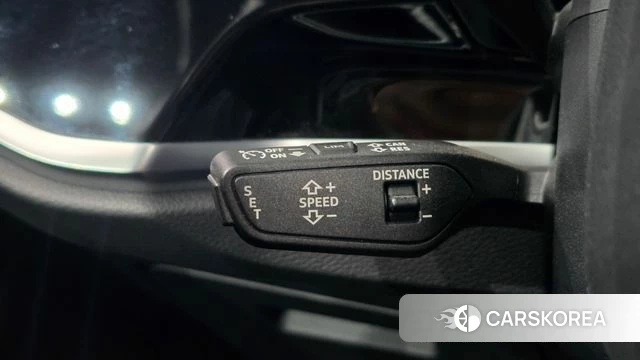 Audi Q3 (F3) 2023 Белый из Кореи, фото 5