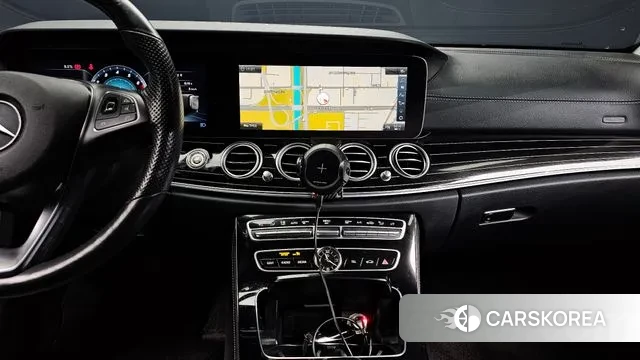 Mercedes-Benz E-Class W213 2018 Серебристо-серый из Кореи, фото 5