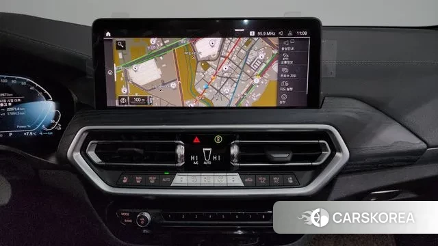 BMW X3 (G01) 2023 Светло-серебряный цвет из Кореи, фото 5