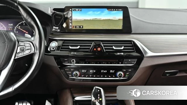 BMW 5 Series (G30) 2019 Белый из Кореи, фото 5