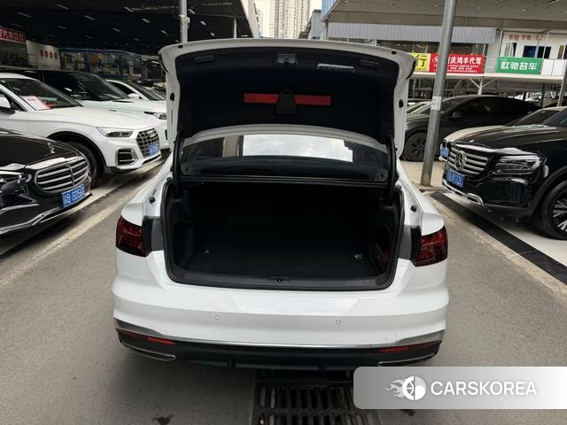 Audi A4L 2023 Белый из Китая, фото 5