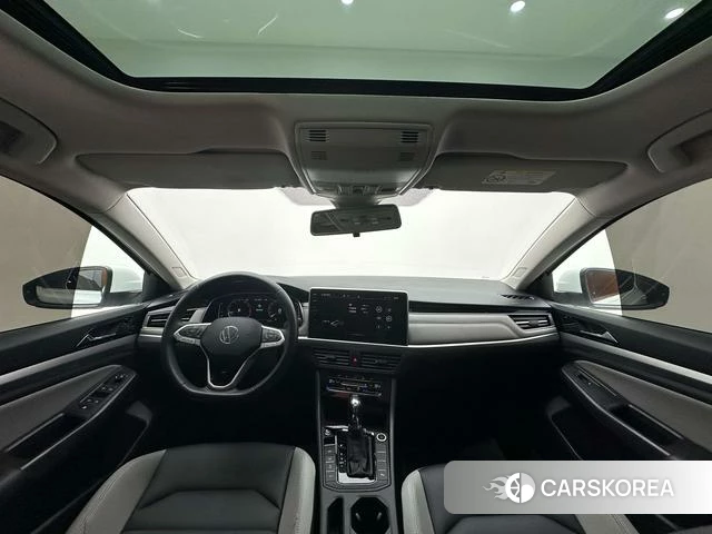 Volkswagen Bora 2022 Белый из Китая, фото 5