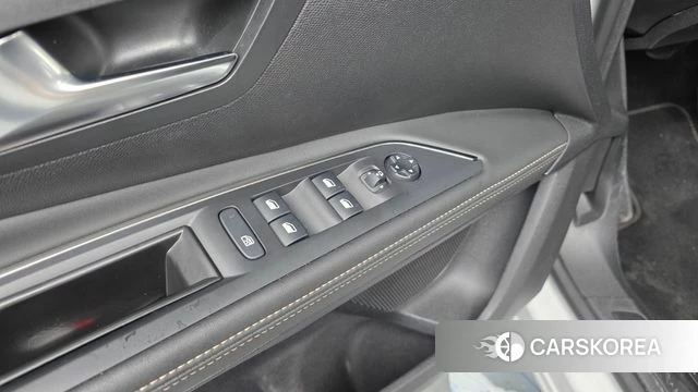 Peugeot 5008 second generation 2020 Белый из Кореи, фото 5