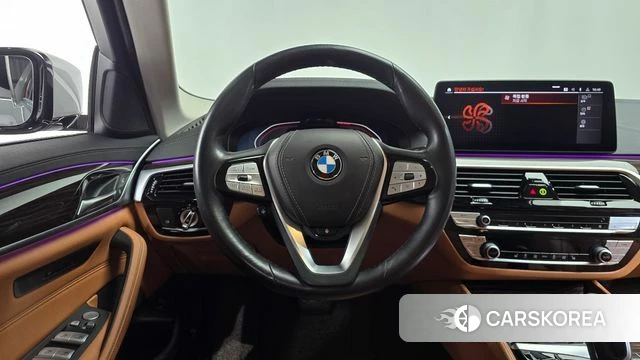 BMW 5 Series (G30) 2021 Серебристо-серый из Кореи, фото 5