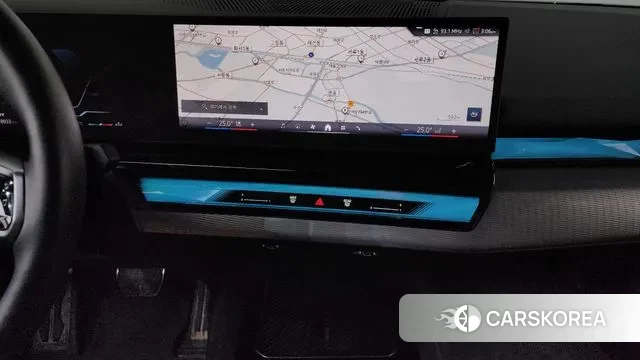 BMW 5 Series (G60) 2023 Светло-серебряный цвет из Кореи, фото 5