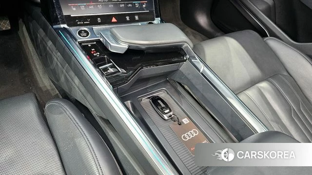 Audi e-Tron 2021 Белый из Кореи, фото 5