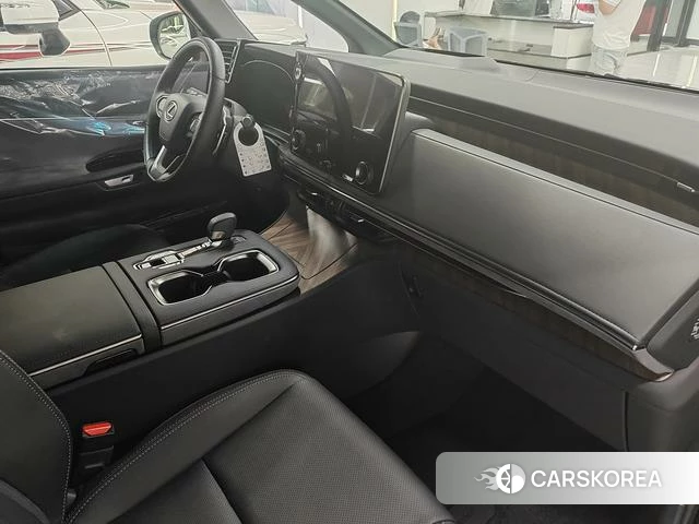 Lexus LM 2025 Черный из Китая, фото 5