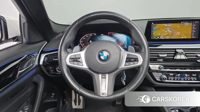 BMW 5 Series (G30) 2019 Белый из Кореи, фото 5
