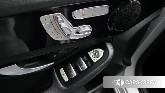 Mercedes-Benz C-Class W205 2018 Серебряный из Кореи, фото 5