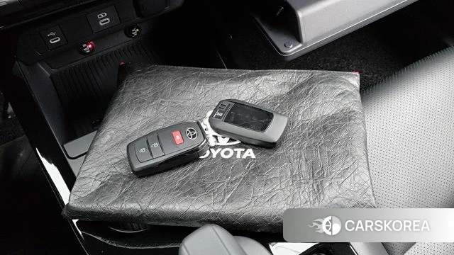 Toyota Prius 5th Generation 2024 Белый из Кореи, фото 5