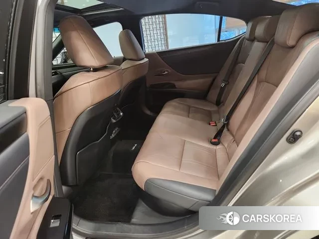 Lexus ES300h 7th generation 2021 Серый из Кореи, фото 5