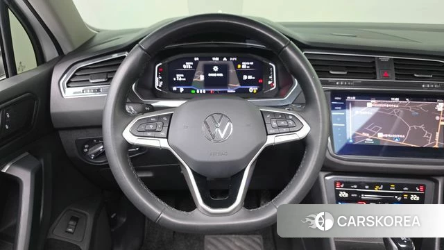 Volkswagen Tiguan second Generation 2023 Белый из Кореи, фото 5
