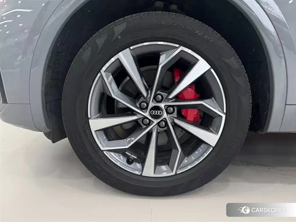 Audi Q5L 2025 Silver/gray из Китая, фото 5