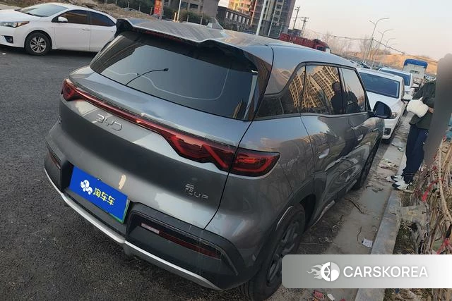 BYD Yuan UP 2025 Темно-серый из Китая, фото 5