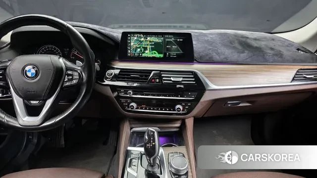 BMW 5 Series (G30) 2018 Белый из Кореи, фото 5