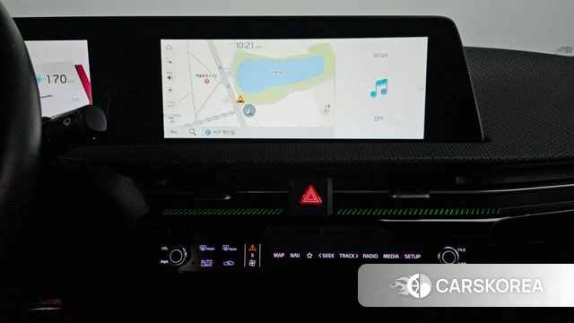 Kia EV6 2023 Серебристо-серый из Кореи, фото 5