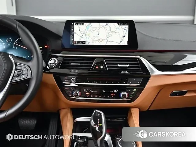 BMW 5 Series (G30) 2019 Серебристо-серый из Кореи, фото 5