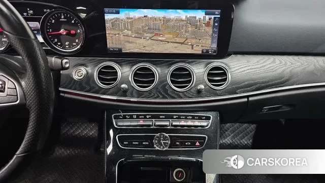 Mercedes-Benz E-Class W213 2018 Серебристо-серый из Кореи, фото 5