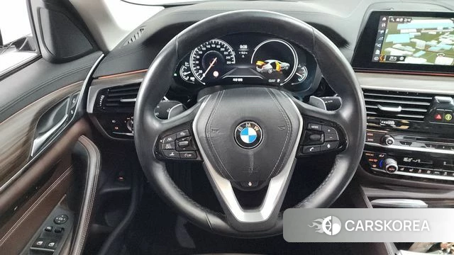 BMW 5 Series (G30) 2018 Белый из Кореи, фото 5